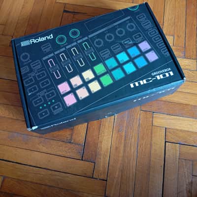 Roland MC-101 Groovebox / Drum Machine / Synthesizer image 4