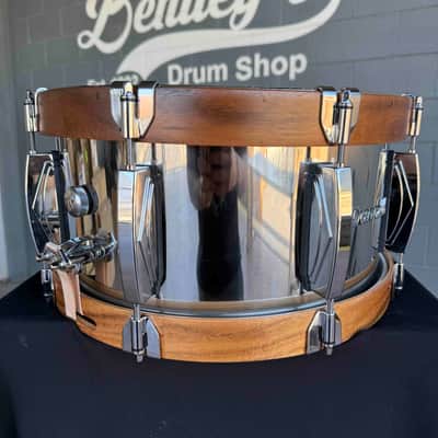 Dunnett Classic SS Polished Stainless Steel 7x14 Snare Drum with Deko Lugs, Acacia MetalWood Hoops & Case image 3