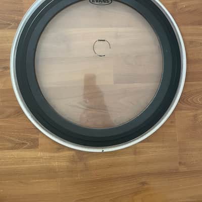 Ludwig white bassdrum head 22 inches + Evan head image 2