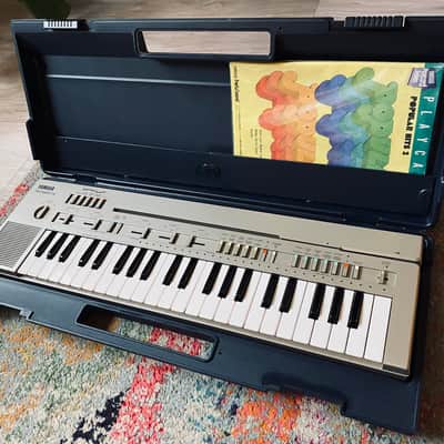 Yamaha PortaSound PC-100 Synthesizer - w/ Original Case & 8 Original Playcards