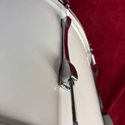 Ludwig Classic Maple 26” Marching Bass Drum 26” x 14” - White image 7