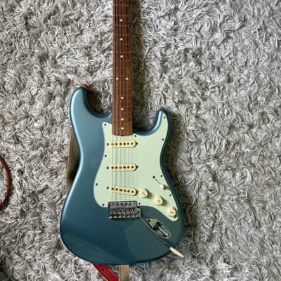 Fender Vintera '60s Stratocaster with Pau Ferro Fretboard 2019 - 2023 - Ice Blue Metallic image 1