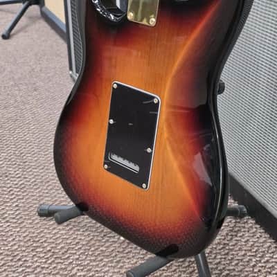 Fender Stevie Ray Vaughan Stratocaster 3Color Sunburst image 2