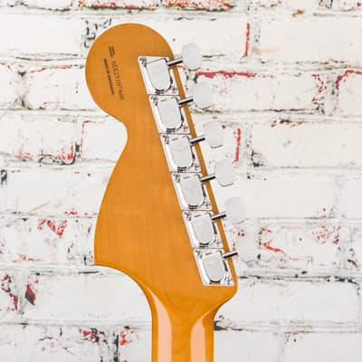 Fender - Vintera III Late '60s Stratocaster - Electric Guitar w/ Maple Fingerboard - Olympic White - w/ Deluxe Gigbag image 5