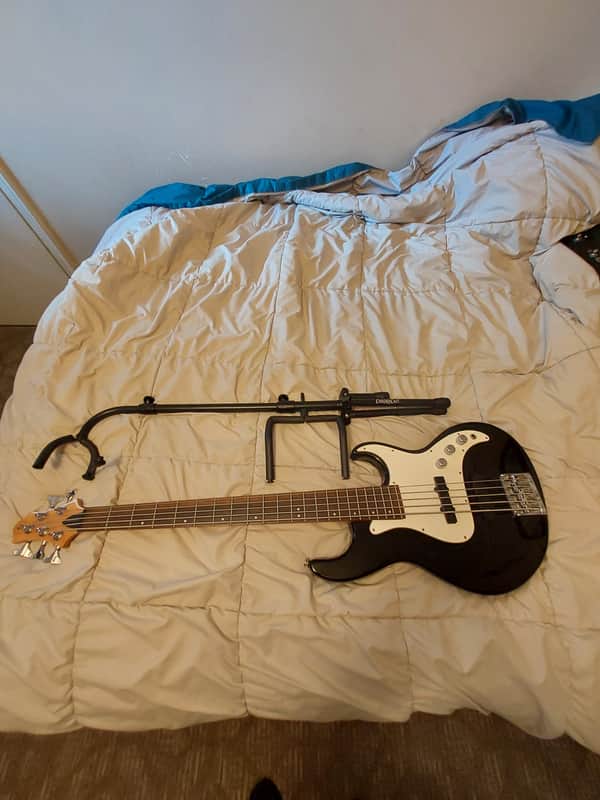 Samick 5 string bass - Black image 1