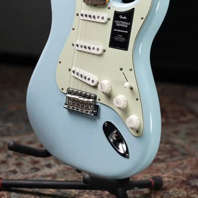 Fender Limited Edition Vintera II Road Worn '60s Stratocaster Electric Guitar - Sonic Blue with Hardshell Case image 4