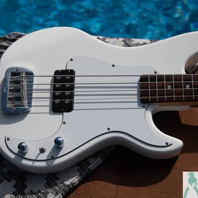 G&L Tribute Series Kiloton with Rosewood Fretboard - Alpine White w Hard Case & Pro Set Up - Perfect Frets/Action/Intonation! image 7