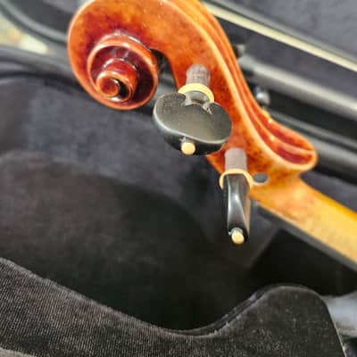 Mint Open Box Krutz 400 Series Model A840 15.5" Step Up Viola w/ Case and Bow image 10