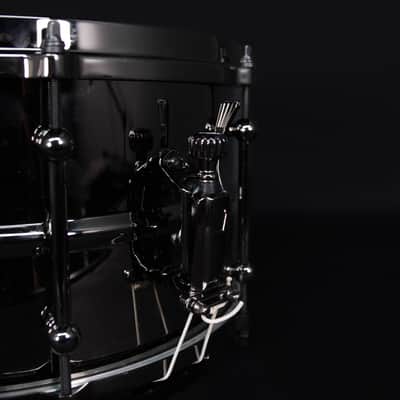 Ludwig 7" x 13" Universal Brass Snare Drum, Black Nickel Hardware image 3