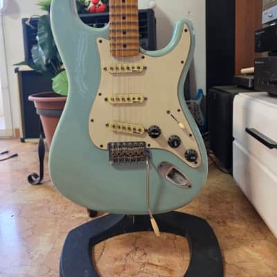 Fender Yngwie Malmsteen Artist Series Signature Stratocaster with Maple Fretboard 1998 - 2006 - Sonic Blue image 2