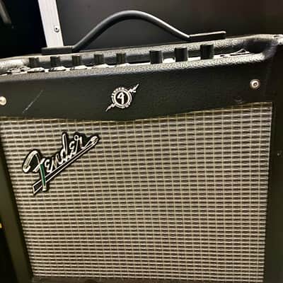 Fender Mustang V2 70 WATT Combo image 1