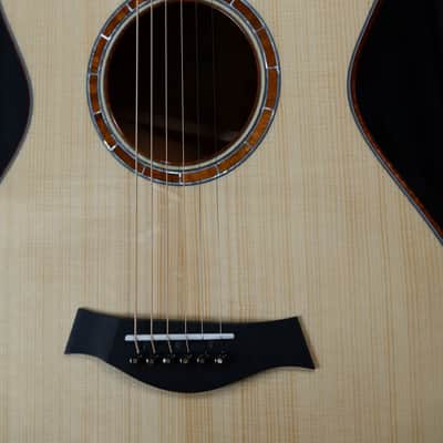 Taylor Taylor Custom Grand Concert Acoustic-Electric Guitar 2025 - Natural image 4