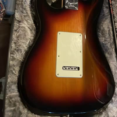 Fender American Elite Stratocaster with Ebony Fretboard 2016 - 2019 - 3-Color Sunburst image 3