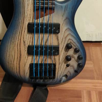 Ibanez 2021 SR605 Cosmic Blue 5 String Bass image 4