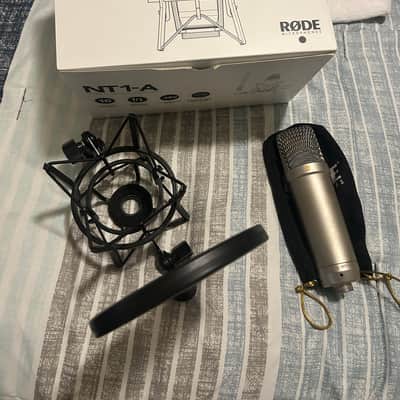 RODE NT1-A Large Diaphragm Cardioid Condenser Microphone 2002 - Present - Silver