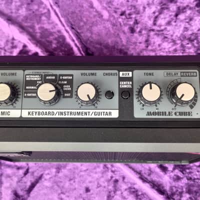 Roland mobile cube * Battery powered mobile amp * up to 15 hours running time * weighs only 2,5 kg * inputs for guitar, microphone, keyboards image 3