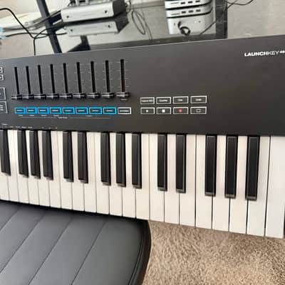 Novation Launchkey 49 MKIII MIDI Keyboard Controller - Black image 4