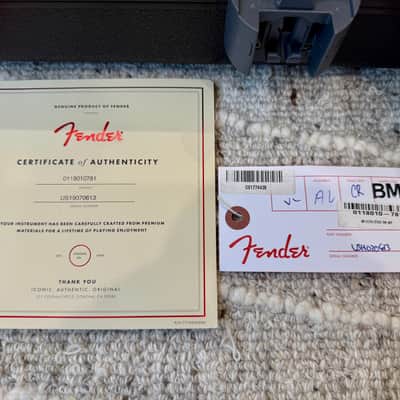 Fender American Ultra Stratocaster 2019 - Arctic White Pearl image 3