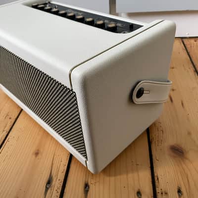 Positive Grid Spark 40 40-Watt 2x4" Modeling Guitar Combo 2021 - Pearl White image 2