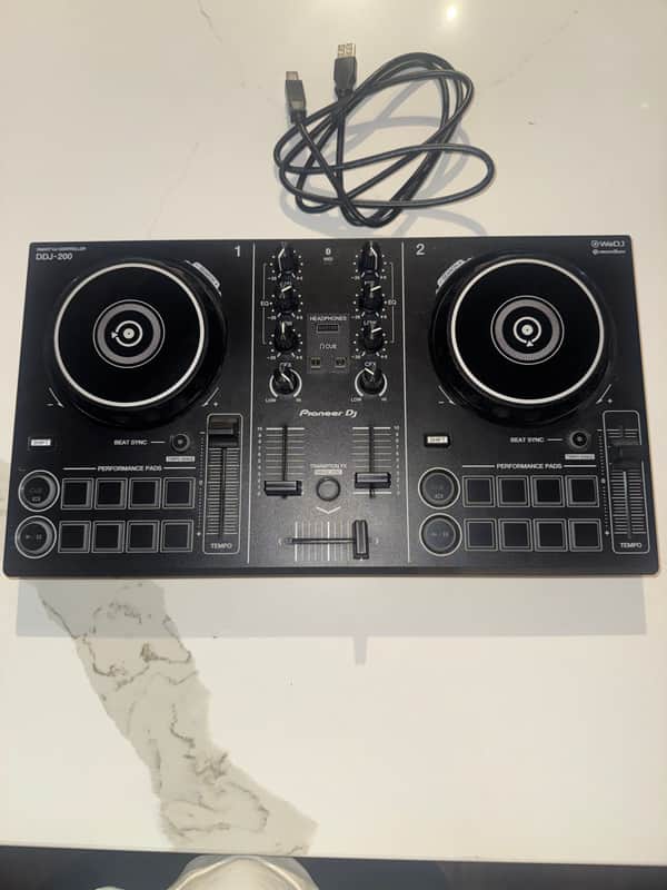 Pioneer DDJ-200 2-Channel WeDJ Smart DJ Controller 2019 - Present - Black image 1
