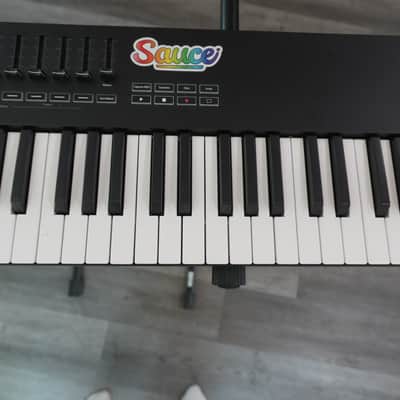 Novation Launchkey 61 MKIV MIDI Keyboard Controller 2024 - Present - Black image 2