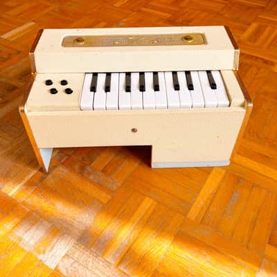 Super Rare Giaccaglia Micro “Fisetta” Chord/Reed Organ (Italy, 1950s) – vintage electric mini organ and harmonium! image 15