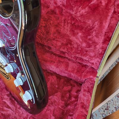 Near Mint!!! Fender Signature Stevie Ray Vaughan Stratocaster 3-Color Sunburst, Pro Set image 11