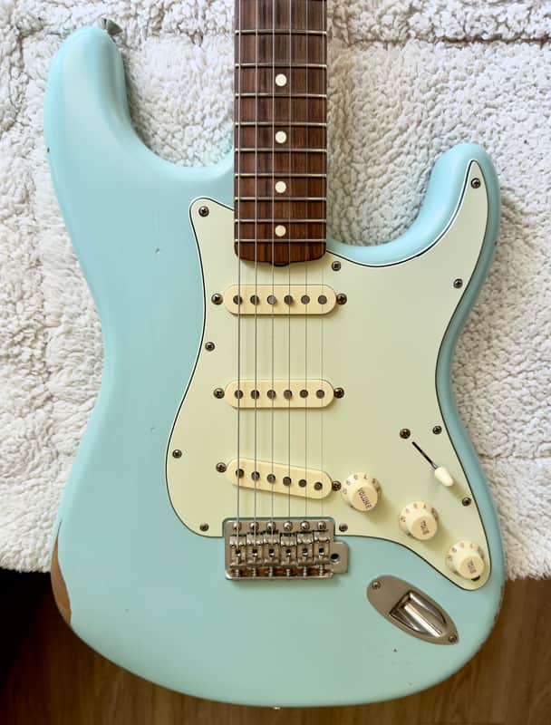 Fender CME Road Worn '60s Stratocaster Daphne Blue - Relic w/CS pickups and Case 7.67lbs