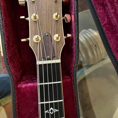 Taylor 814 CE Grand Auditorium 2011 - Natural finish top with Rosewood sides and back. image 2