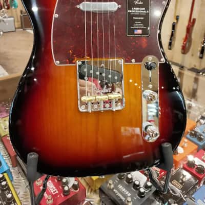 Fender American Professional II Telecaster Maple Fimgerboard 3-Color Sunburst image 7
