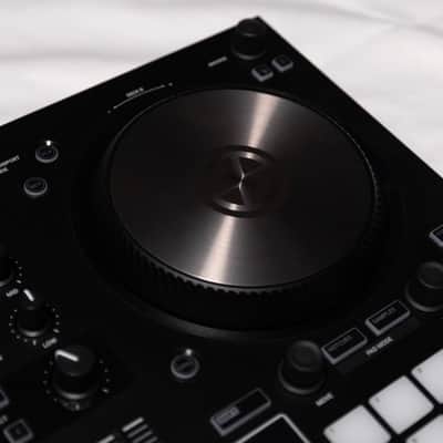 Native Instruments Traktor Kontrol S2 MK3 2018 - Black image 8