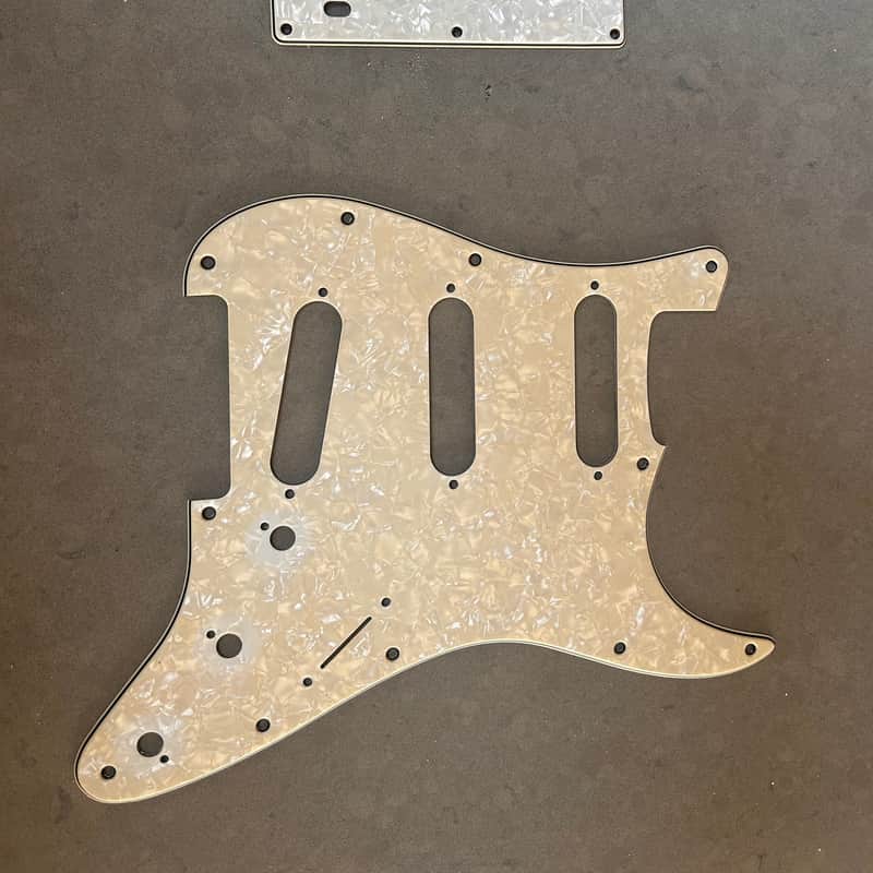 2000 s Squier Stratocaster Pearloid