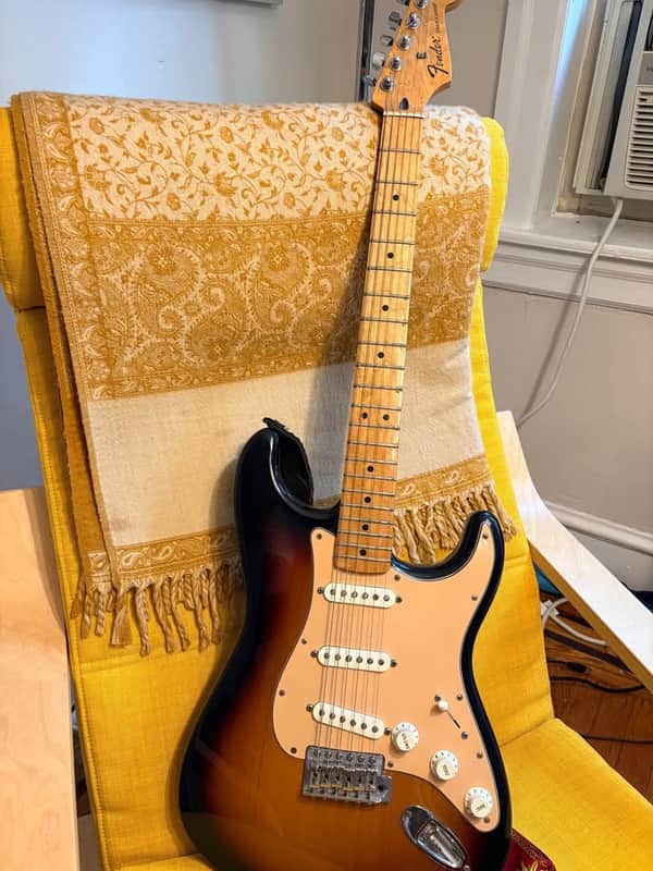 Fender Stratocaster 2011 - Sunburst image 1