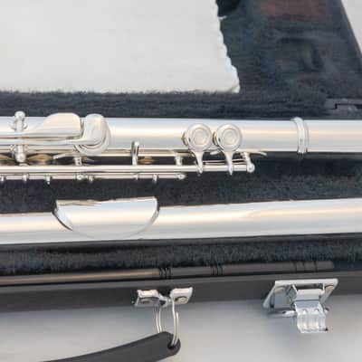 Yamaha YFL-321 Intermediate Flute *Made in Japan *Silver Headjoint *Overhauled New Pads image 9