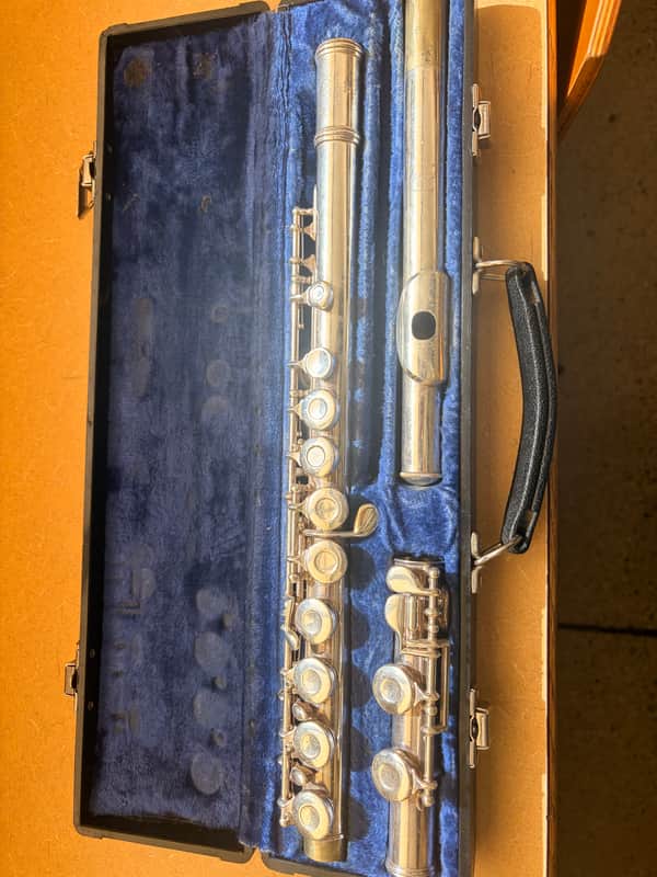 Gemeinhardt. Elkhart Ind. made in USA 2SP (student flute) 1984 - Silver plated