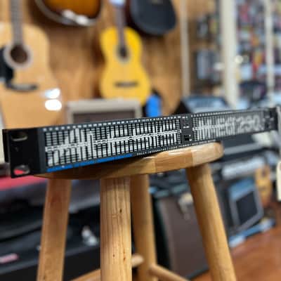 VINTAGE Alesis M-EQ 230 Dual 1/3 Octave Precision Equalizer with Power Supply Black image 3