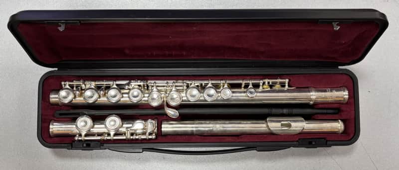 Yamaha YFL-221SII Silver transverse flute in C image 1