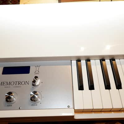 Manikin Electronic Memotron Keyboard 2010s - White imagen 3