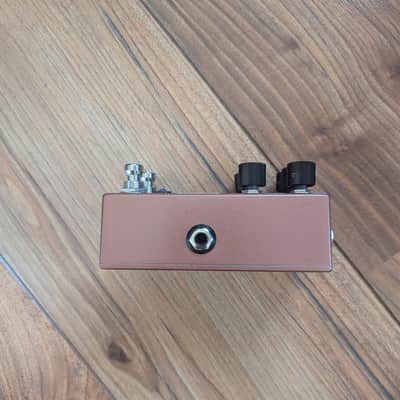 Walrus Audio Monument Harmonic Tap Tremolo V2 2018 - Present - Coral / Black image 4