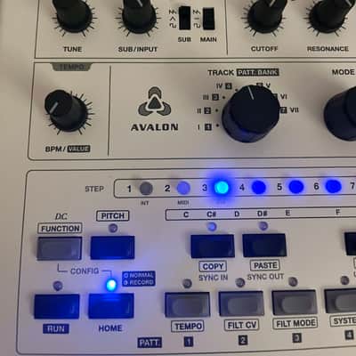 Abstrakt Instruments - Avalon Bassline (white, blue leds) + manual, original box (all like new) image 9
