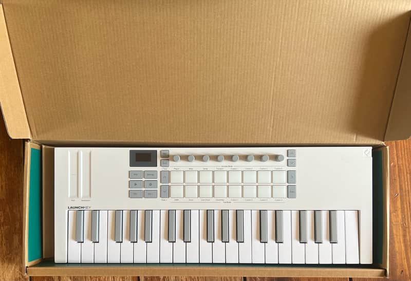 Novation Launchkey Mini 37 MKIV MIDI Keyboard Controller 2025 - Present - White image 1