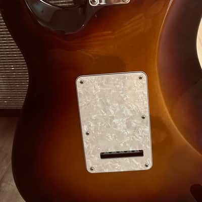 Fender American Elite Stratocaster | Tobacco Sunburst | 2019 image 3