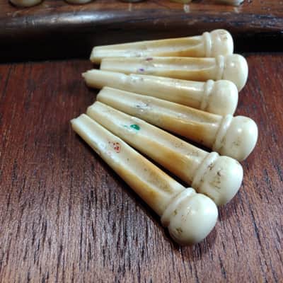 Martin 1958 Bridge Pins from a 0-15 1958 - Off white plastic image 3