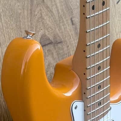 Fender Player Stratocaster with Maple Fretboard 2022 - Capri Orange image 5
