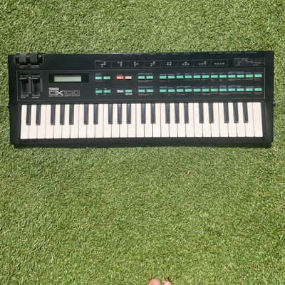 Yamaha DX100 Programmable Algorithm Synthesizer 1985