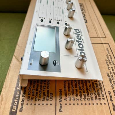 Waldorf Blofeld Desktop Synthesizer 2007 - Present - White image 2