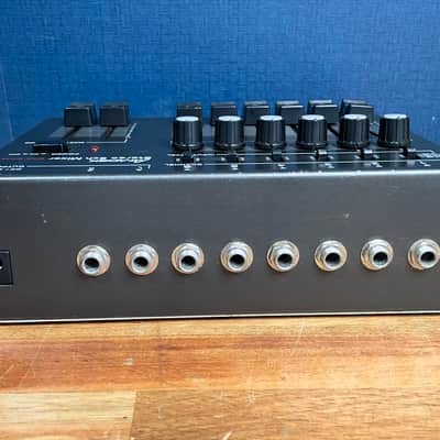 Amdek MXK-600A (Roland) 6 channel stereo mixer- Sweet size and tons of control image 3
