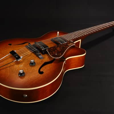 Godin 5th Ave CW Kingpin II Cutaway Cognac Burst - Used - 643 image 2
