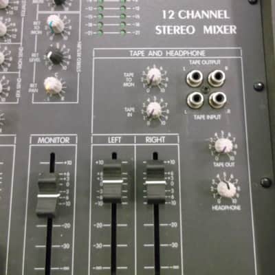 Peavey Unity 1002 12 Channel Mixer image 4