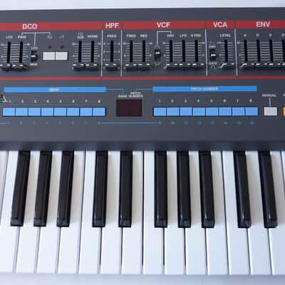 Roland Juno 106 - Serviced image 3